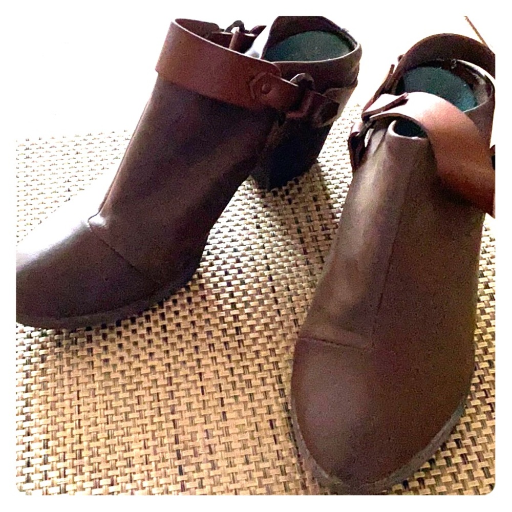 Leather ankle spring booties